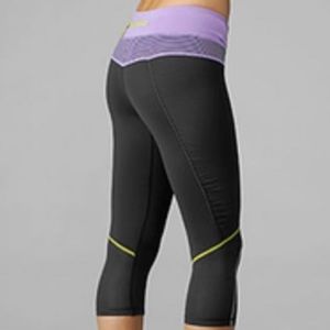 Lululemon Zoom Run Crop Coal Grey and Potion Purple size 10